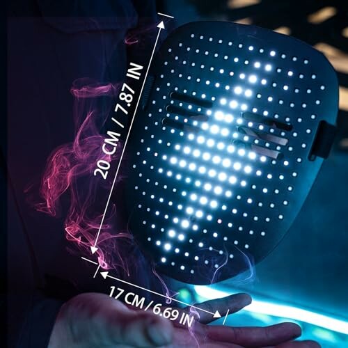 LED light therapy mask with dimensions 20 cm by 17 cm.